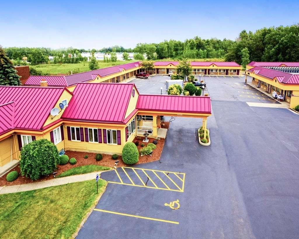 Amherst Inn & Suites Zewnętrze zdjęcie