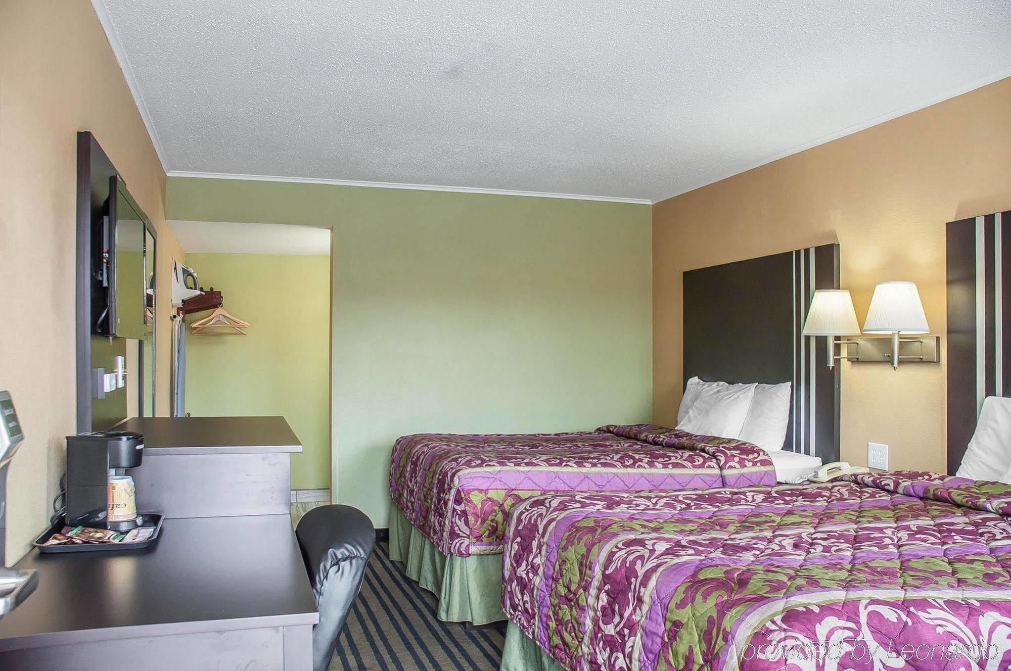 Amherst Inn & Suites Zewnętrze zdjęcie
