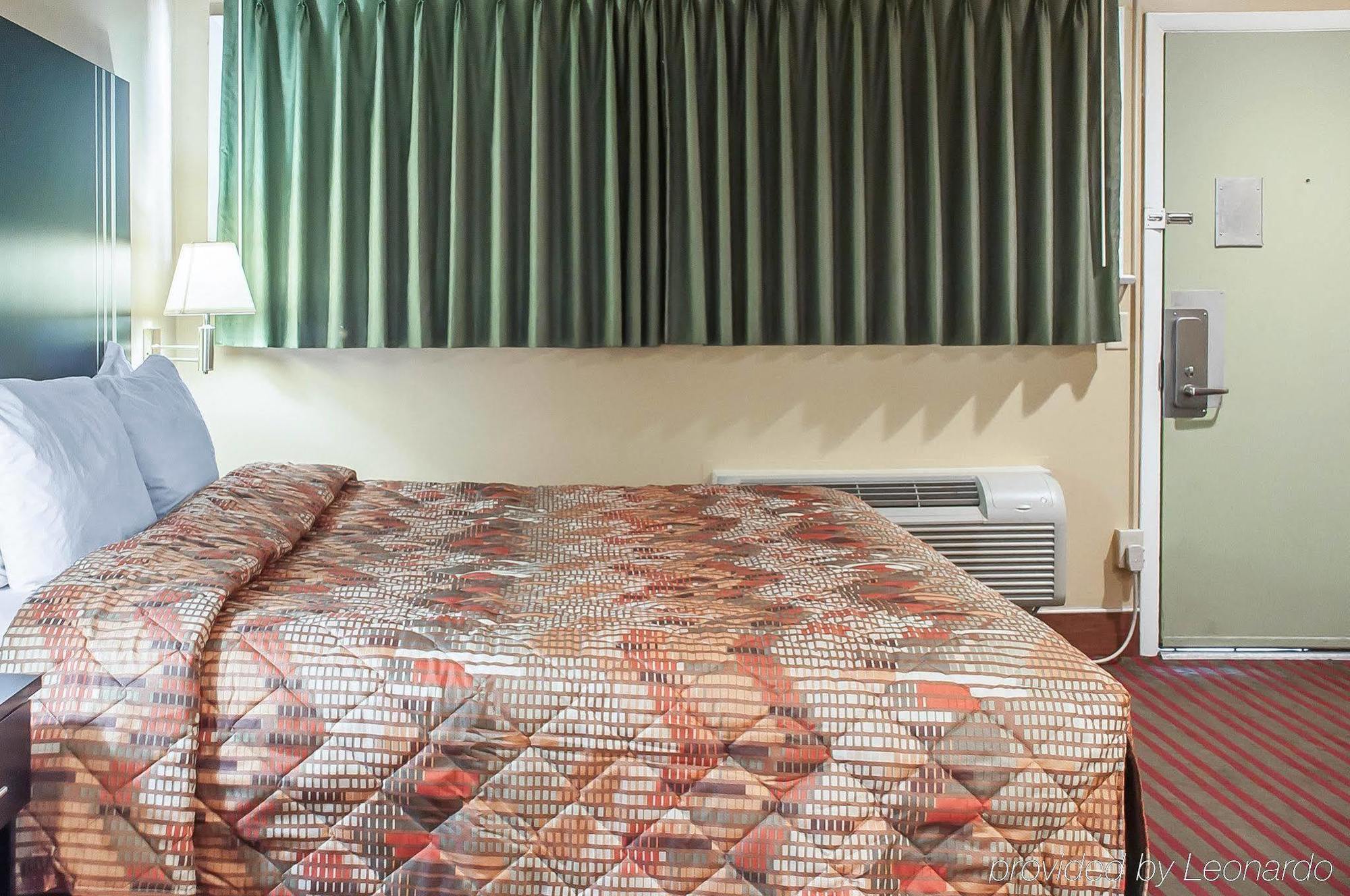 Amherst Inn & Suites Zewnętrze zdjęcie