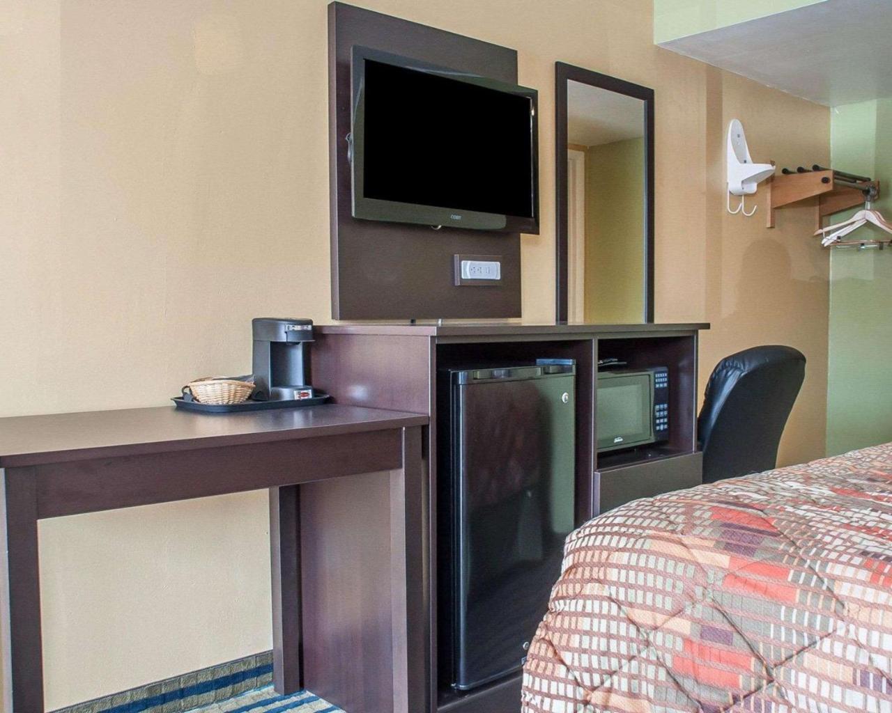 Amherst Inn & Suites Zewnętrze zdjęcie