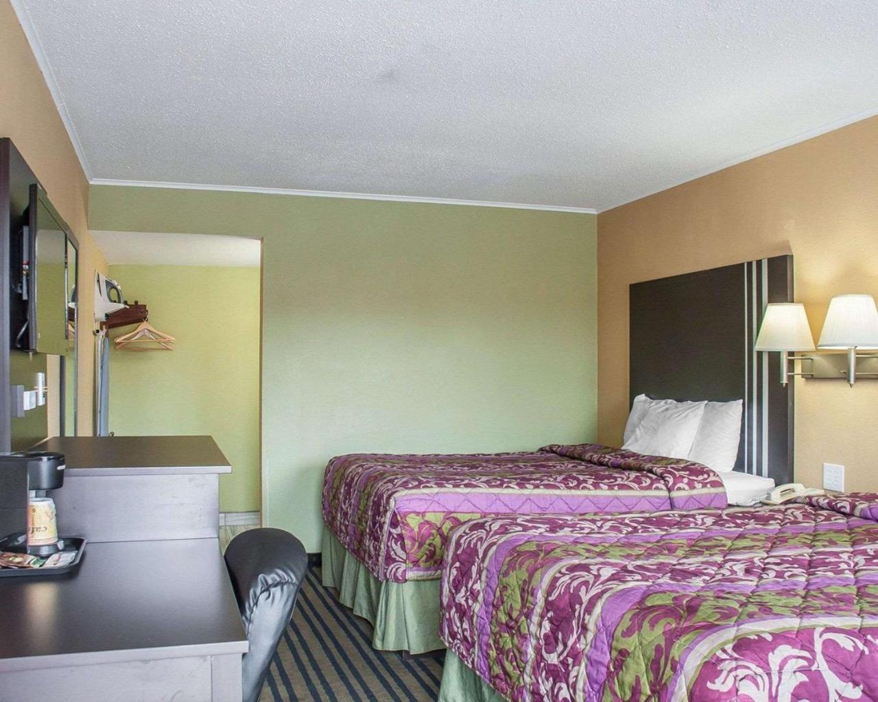 Amherst Inn & Suites Zewnętrze zdjęcie