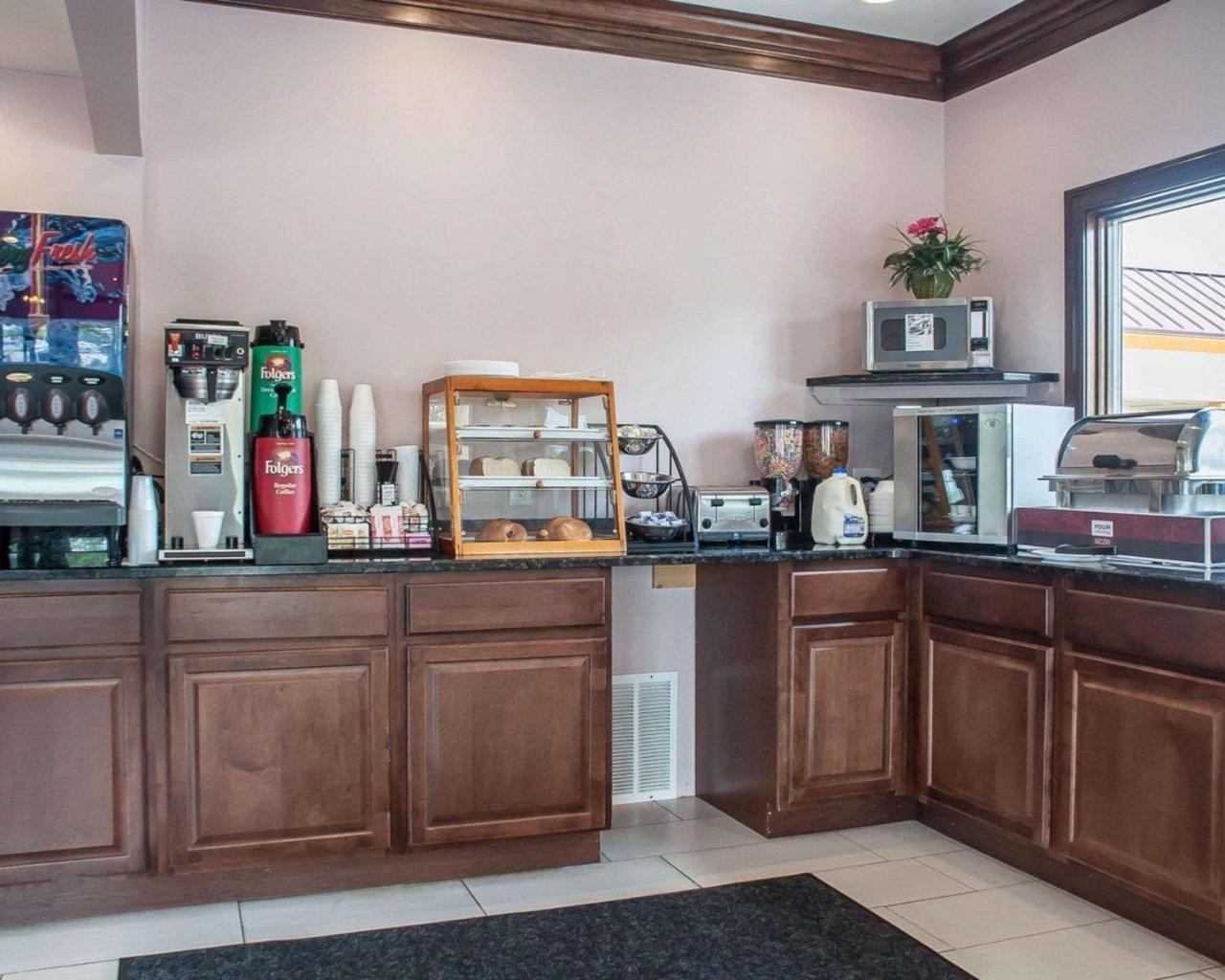 Amherst Inn & Suites Zewnętrze zdjęcie