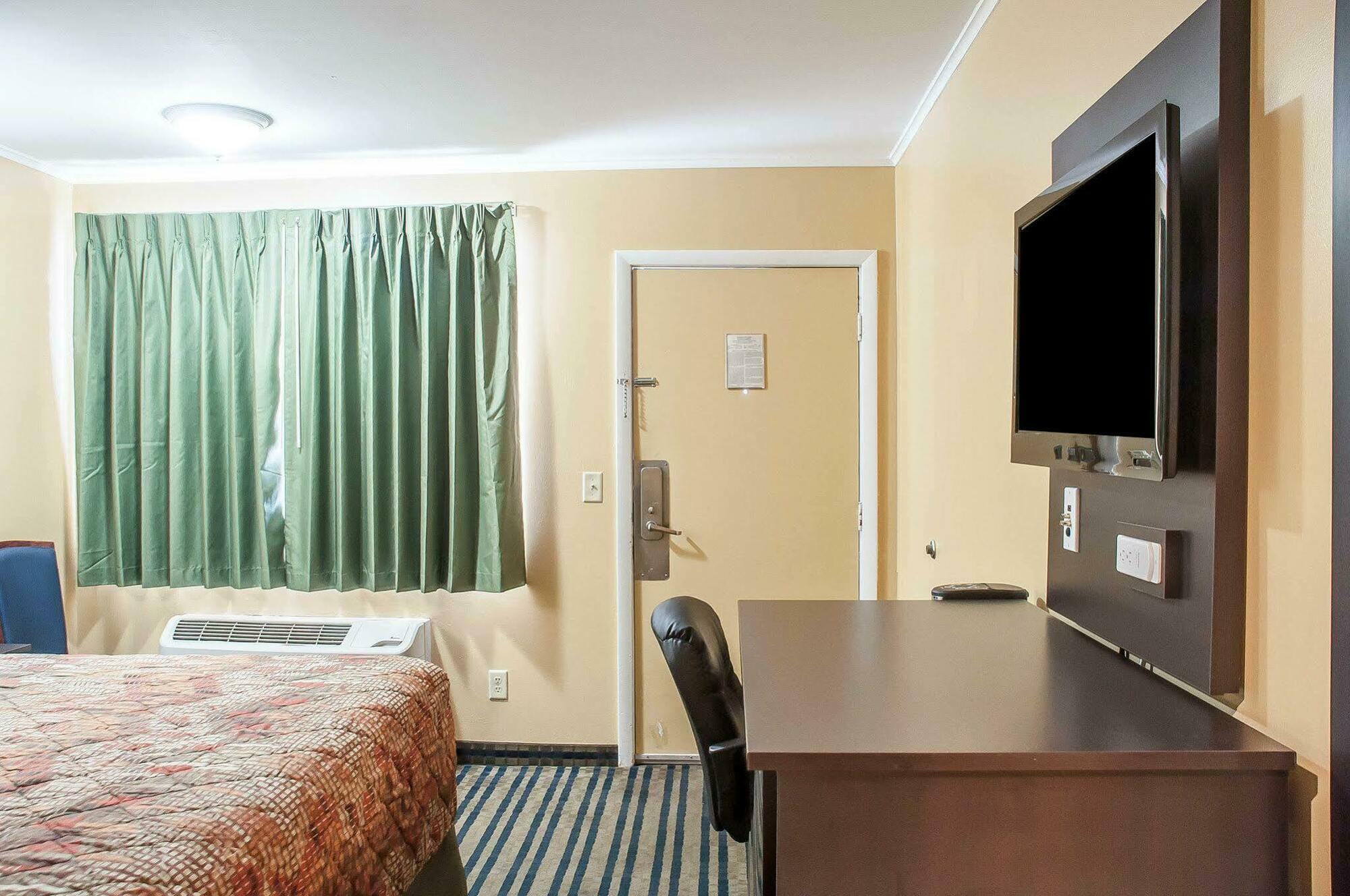 Amherst Inn & Suites Zewnętrze zdjęcie