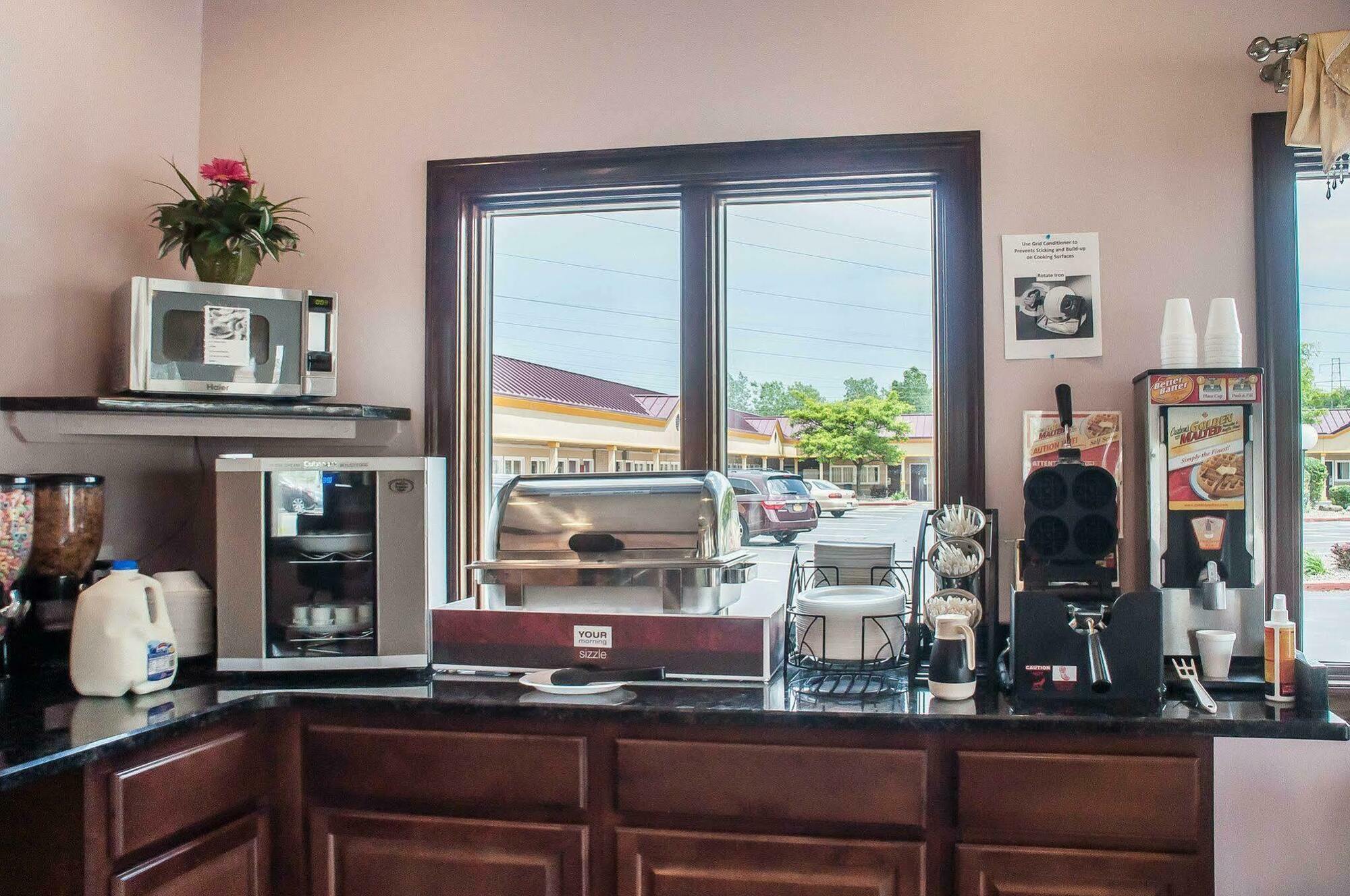 Amherst Inn & Suites Zewnętrze zdjęcie