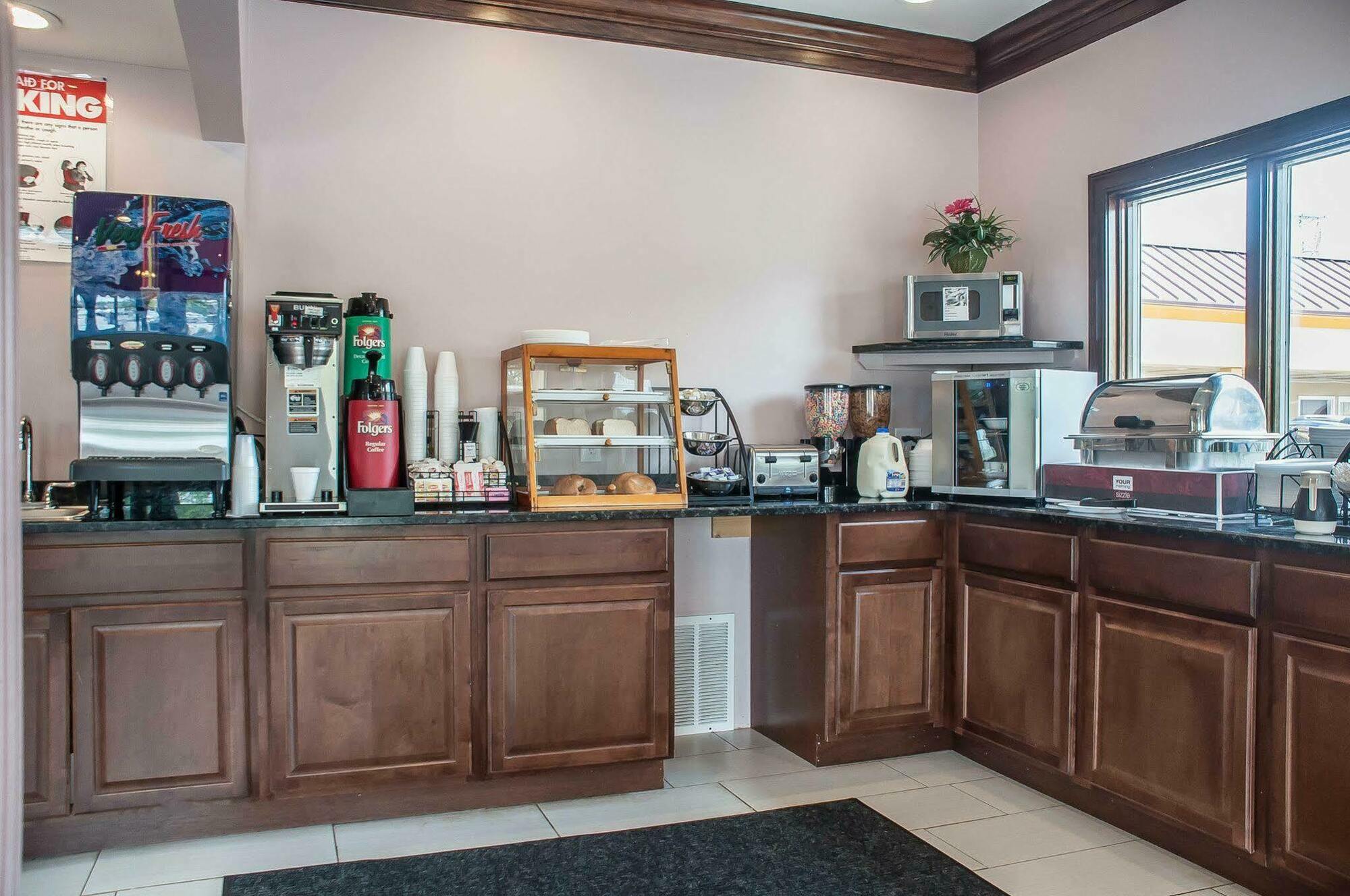 Amherst Inn & Suites Zewnętrze zdjęcie